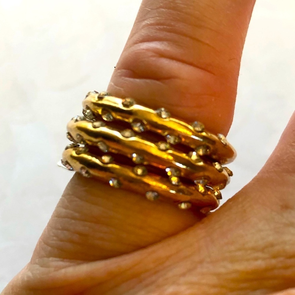 💜3/$30 Set of 3 Goldtone Fashion rings with Crystals Size6.5(17)